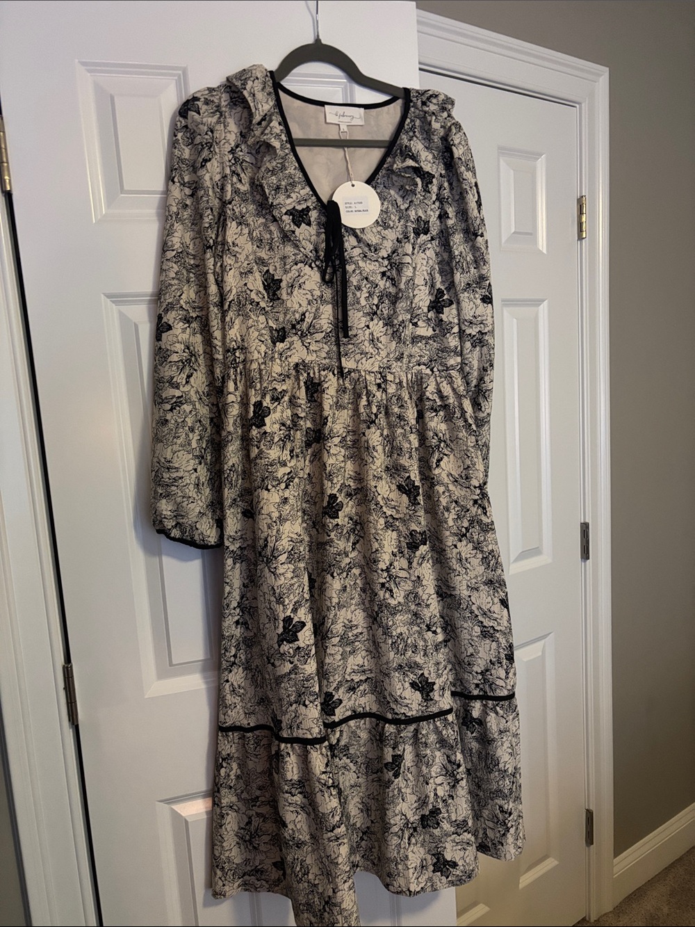 Smocked Yoke Long Sleeve Floral Midi Dress in Black and Cream